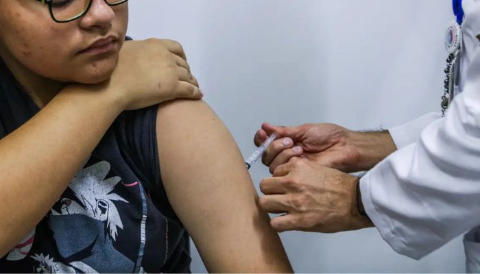 Jovens de 15 a 19 anos podem se vacinar contra HPV até junho de 2026 